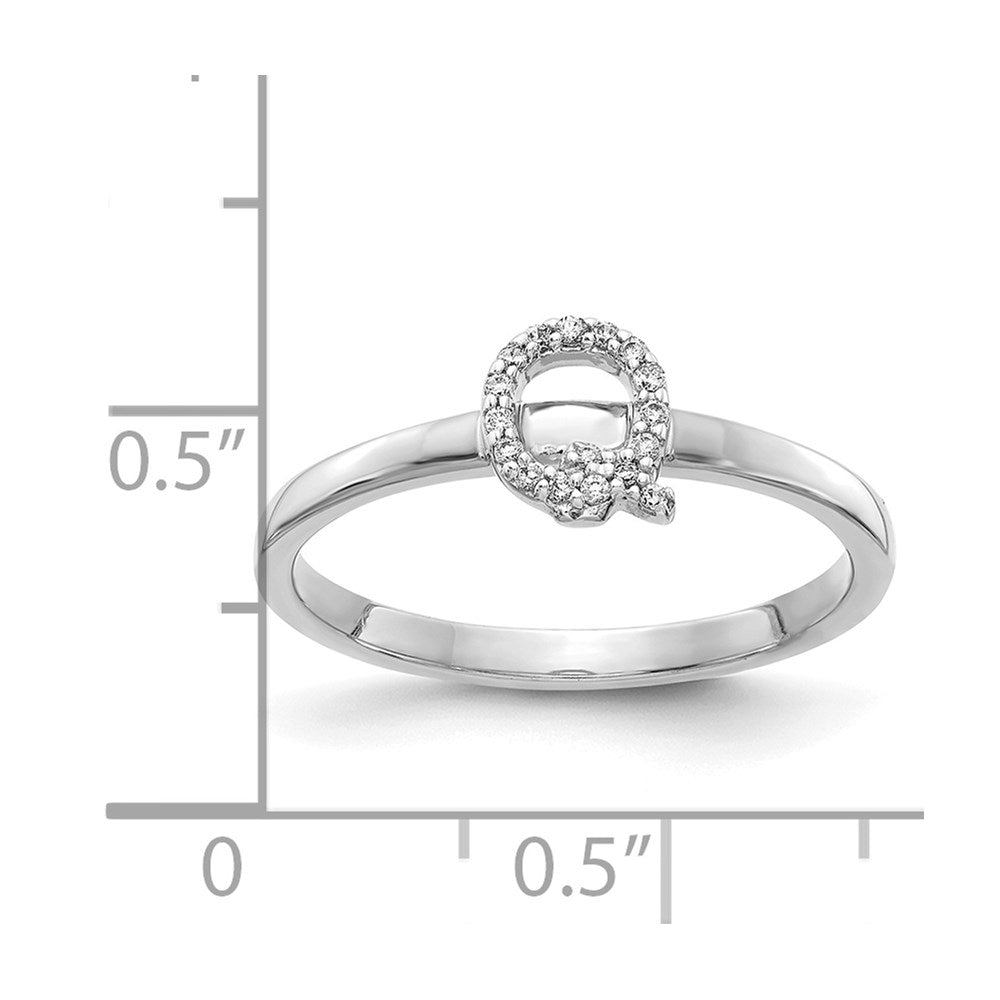 Initialring Buchstabe Q aus 14K Weißgold mit natürlichen Diamanten