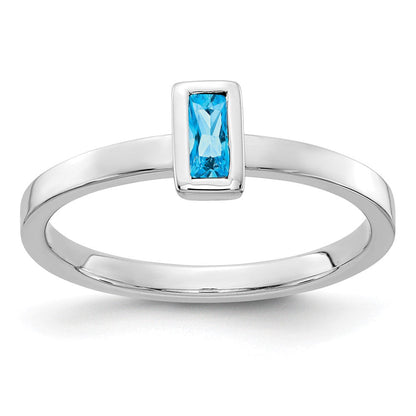Ring aus massivem 14K Weißgold mit Zargenfassung und simuliertem blauem Topas