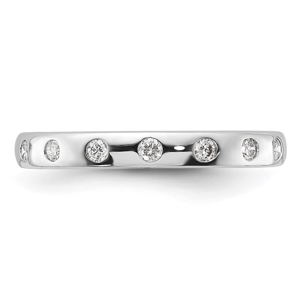 14K Weißgold Ring mit 7 natürlichen Diamanten