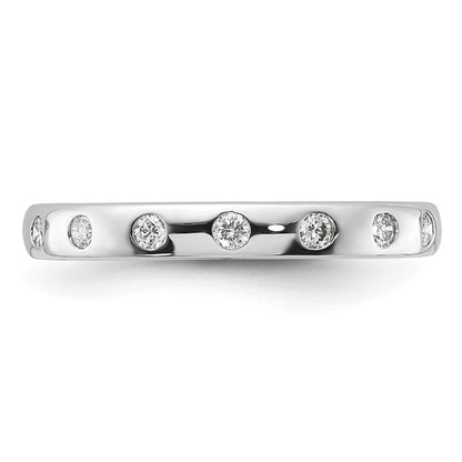 14K Weißgold Ring mit 7 natürlichen Diamanten