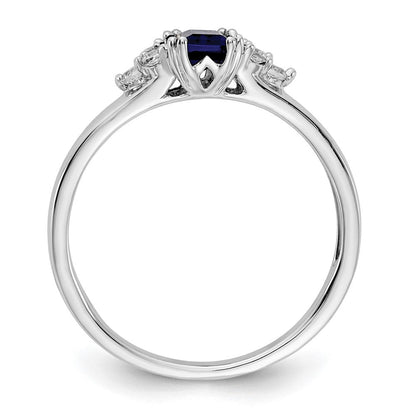 14K Weißgold Ring mit 0,17 ct. Labor-gezüchteten Diamanten VS/SI+ G+ und Labor-gezüchteten blauen Saphiren