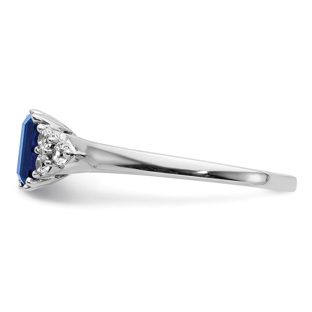 14K Weißgold Ring mit 0,17 ct. Labor-gezüchteten Diamanten VS/SI+ G+ und Labor-gezüchteten blauen Saphiren