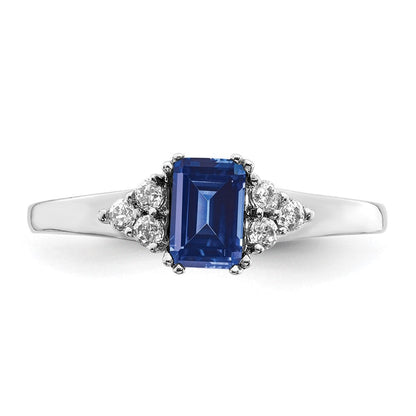 14K Weißgold Ring mit 0,17 ct. Labor-gezüchteten Diamanten VS/SI+ G+ und Labor-gezüchteten blauen Saphiren
