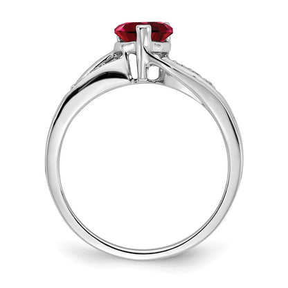14K Weißgold Ring mit gezüchtetem Rubin und echtem Diamant in Herzform