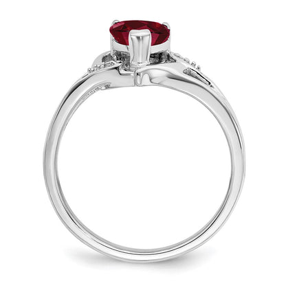 14K Weißgoldring mit synthetischem Rubin und echten Diamanten in Herzform