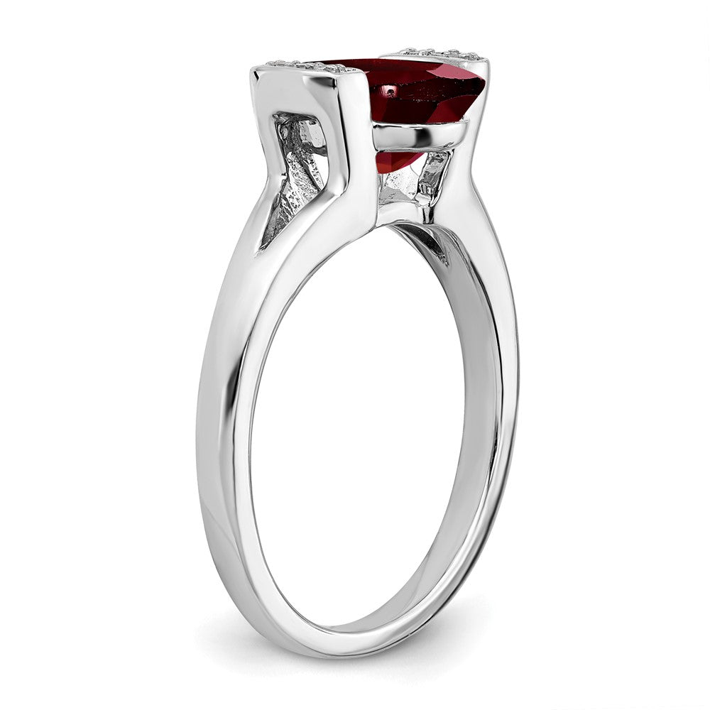 14K Weißgold Ring mit ovalem Granat und echten Diamanten