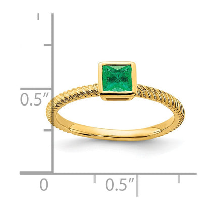 14K Gelbgold Ring mit quadratischer Fassung und Smaragd