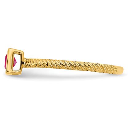 14K Gelbgold Ring mit Rubin in quadratischer Fassung