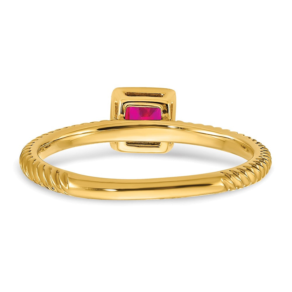 14K Gelbgold Ring mit Rubin in quadratischer Fassung