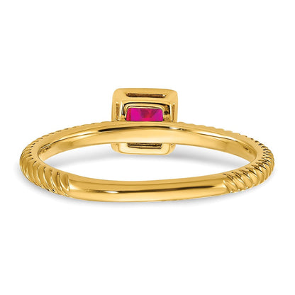14K Gelbgold Ring mit Rubin in quadratischer Fassung