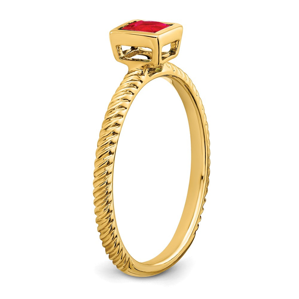 14K Gelbgold Ring mit Rubin in quadratischer Fassung