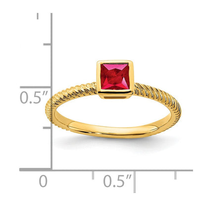 14K Gelbgold Ring mit Rubin in quadratischer Fassung