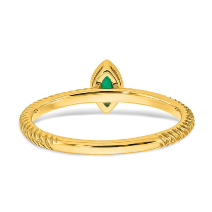 14K Gelbgold Ring mit Smaragd im Marquise-Schliff und Zargenfassung