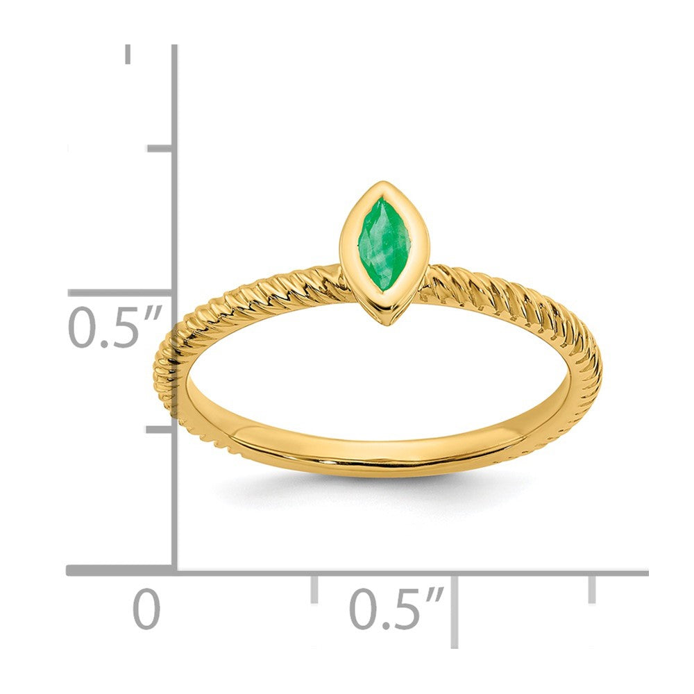 14K Gelbgold Ring mit Smaragd im Marquise-Schliff und Zargenfassung