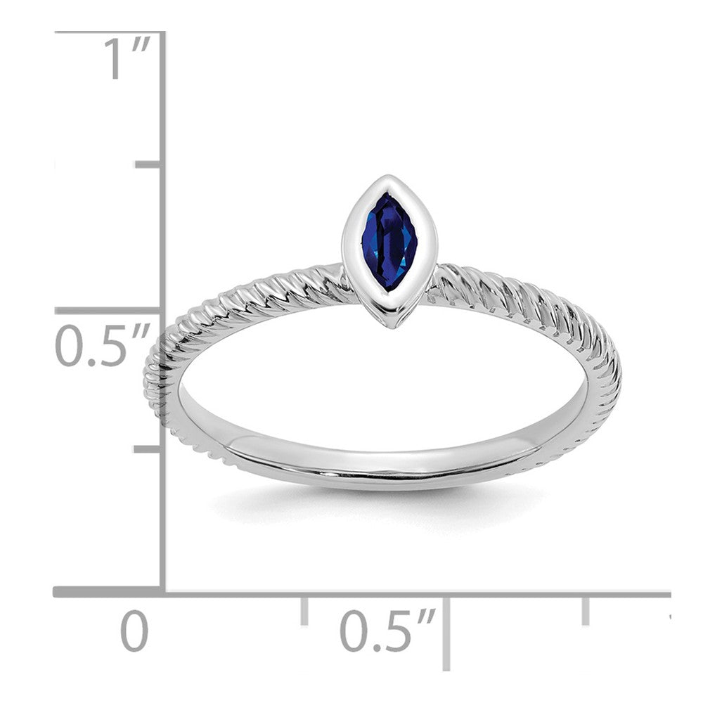 14K Weißgold Ring mit Saphir im Marquiseschliff in Zargenfassung