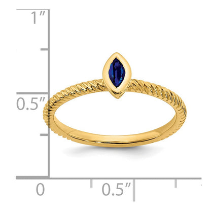 14K Gelbgold Ring mit Marquise-Saphir in Zargenfassung