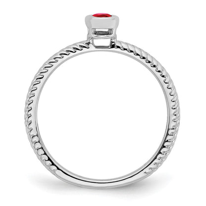 14K Weißgold Ring mit Rubin im Ovalschliff und Zargenfassung