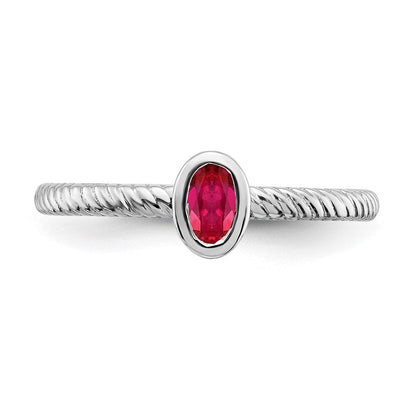 14K Weißgold Ring mit Rubin im Ovalschliff und Zargenfassung