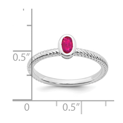 14K Weißgold Ring mit Rubin im Ovalschliff und Zargenfassung