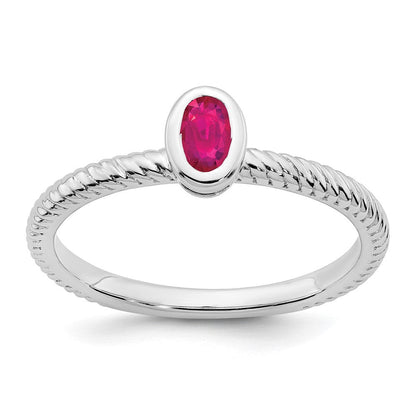 14K Weißgold Ring mit Rubin im Ovalschliff und Zargenfassung