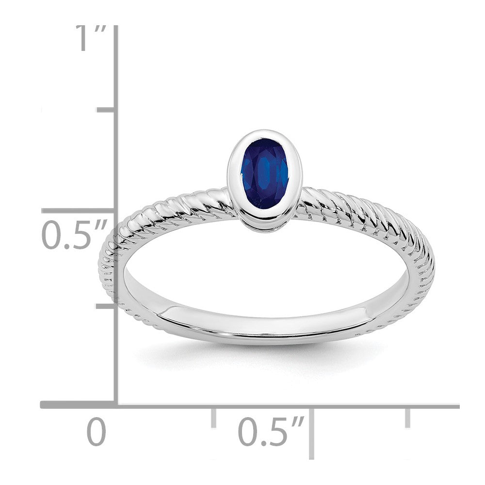 14K Weißgold Ring mit Saphir im Ovalschliff in Zargenfassung