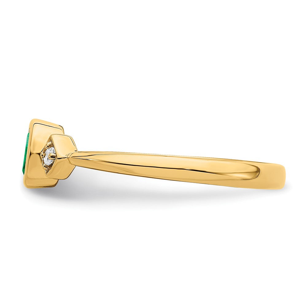 14K Gelbgold Ring mit ovalem Smaragd in Zargenfassung und echten Diamanten