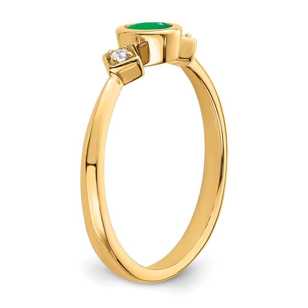 14K Gelbgold Ring mit ovalem Smaragd in Zargenfassung und echten Diamanten