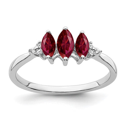 14K Weißgold Ring mit Marquise-Rubin (synthetisch) und echten Diamanten im 3-Stein-Design