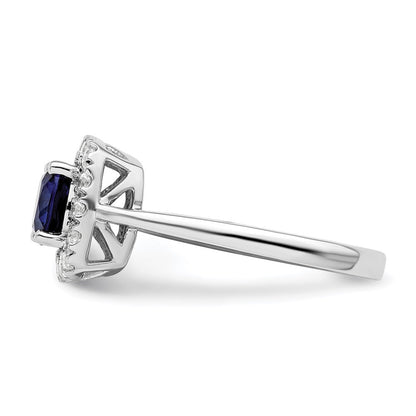 14K Weißgold Ring mit 0,25 ct. im Labor gezüchtetem Diamant VS/SI+ G+ und laborgezüchtetem blauem September-Geburtsstein Saphir, Halo-Fassung