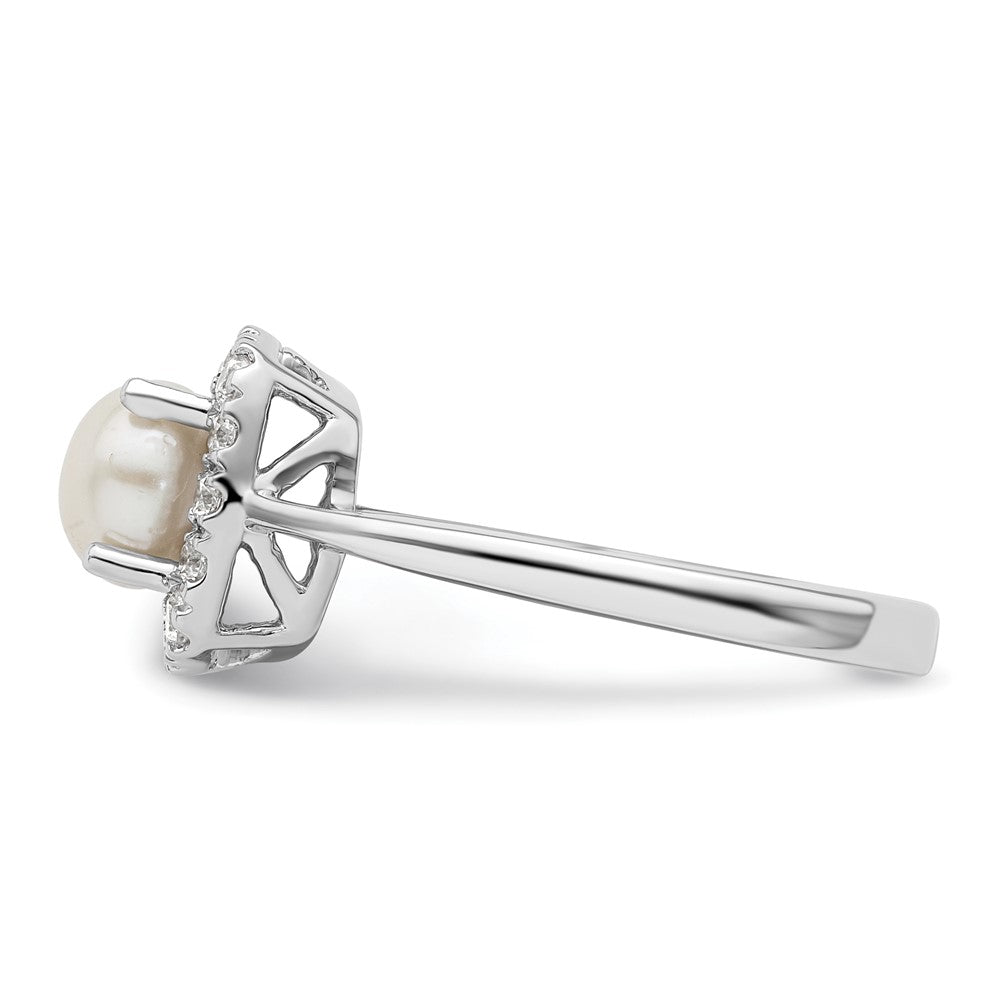 14K Weißgold Ring mit 0,25 ct. Laborgezüchtetem Diamant VS/SI+ G+ und Zuchtperlen (Juni-Geburtsstein) in Halo-Fassung