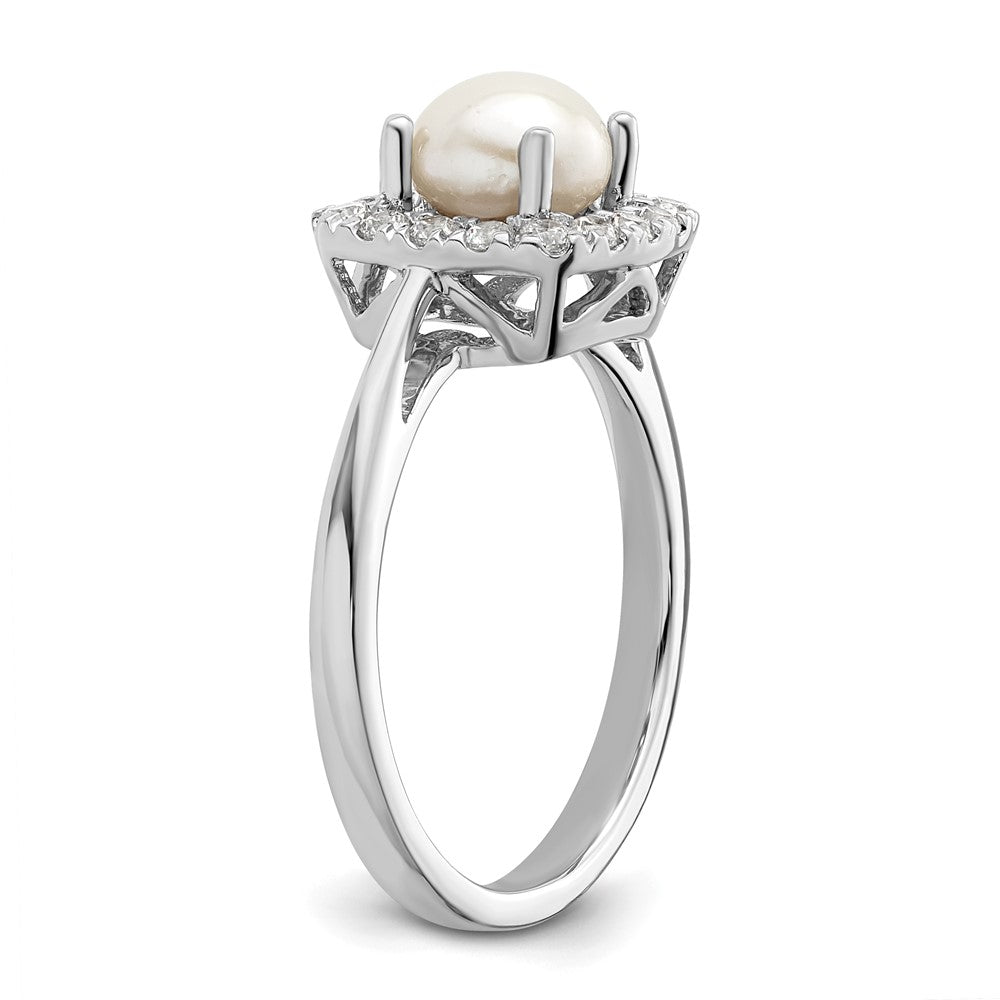 14K Weißgold Ring mit 0,25 ct. Laborgezüchtetem Diamant VS/SI+ G+ und Zuchtperlen (Juni-Geburtsstein) in Halo-Fassung