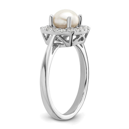 14K Weißgold Ring mit 0,25 ct. Laborgezüchtetem Diamant VS/SI+ G+ und Zuchtperlen (Juni-Geburtsstein) in Halo-Fassung