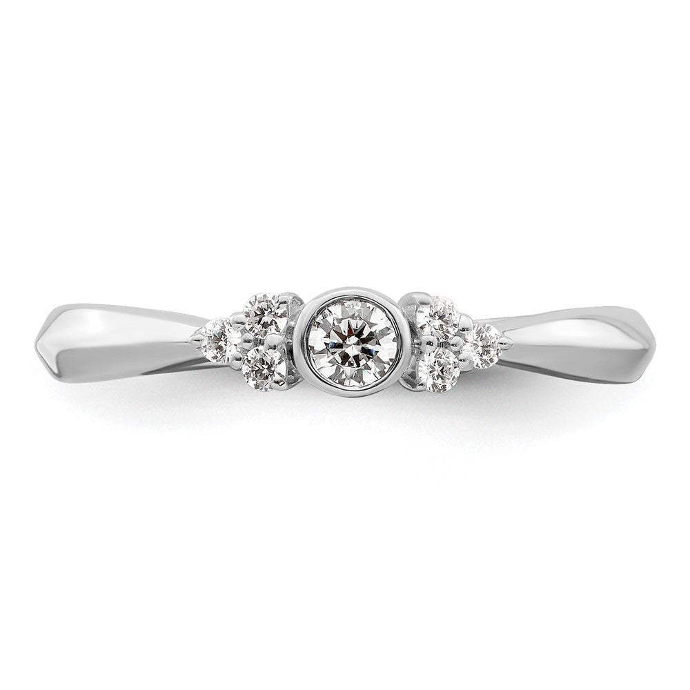 14K Weißgold Verlobungsring „First Promise“ mit rundem Diamanten in Zargenfassung, im Labor gezüchtet, VS/SI+ G+