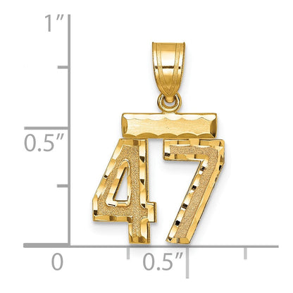 14K Gelbgold Kleiner Gebürsteter Diamantgeschliffener Charm „Zahl 47“