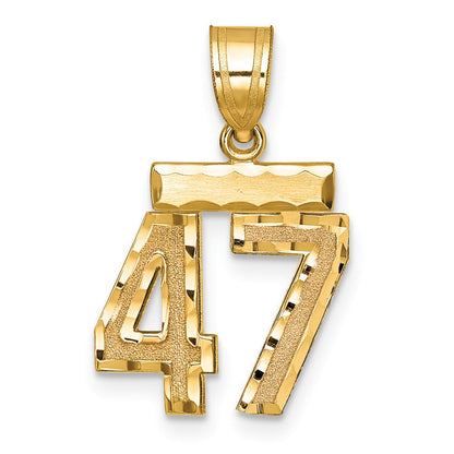 14K Gelbgold Kleiner Gebürsteter Diamantgeschliffener Charm „Zahl 47“