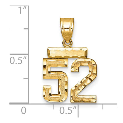 14K Gelbgold kleiner gebürsteter Charm mit Diamantschliff „Zahl 52“