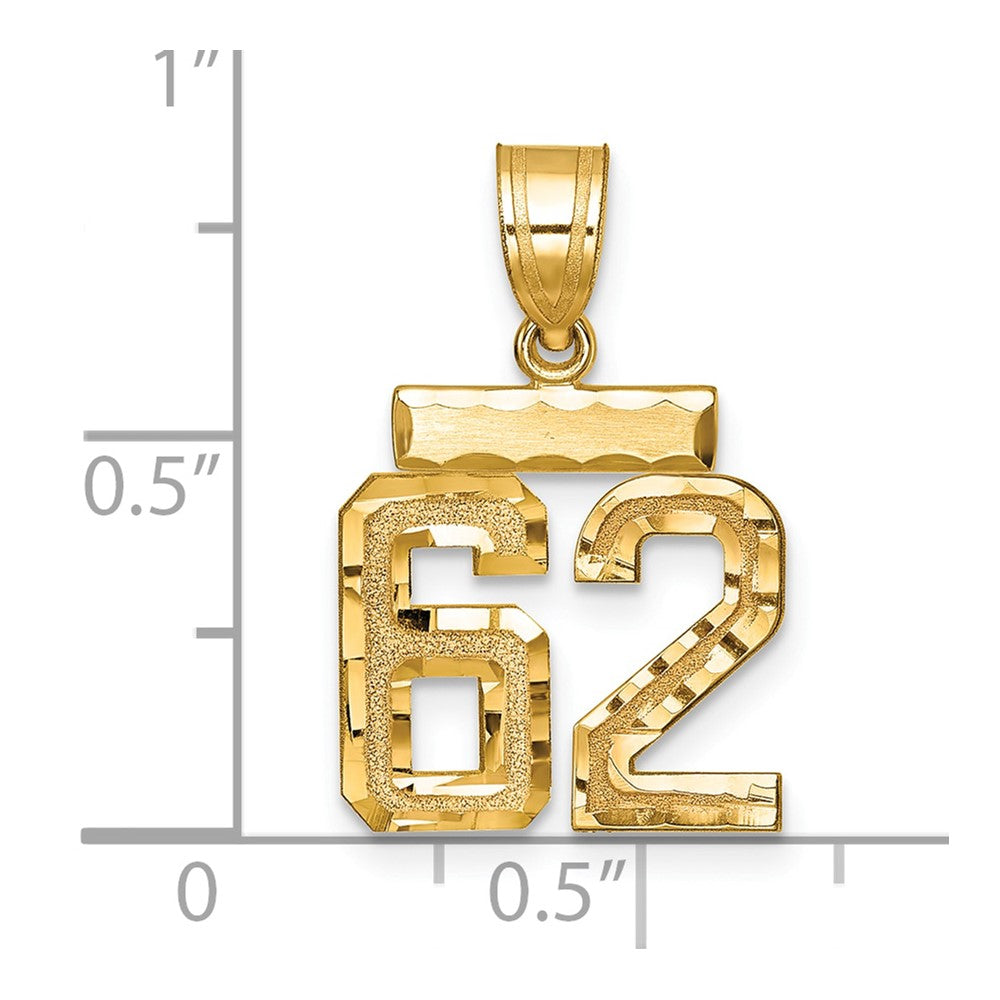 14K Gelbgold kleiner gebürsteter diamantgeschliffener Zahl-62-Charm