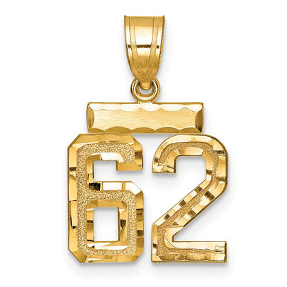 14K Gelbgold kleiner gebürsteter diamantgeschliffener Zahl-62-Charm