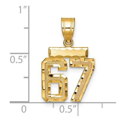 14K Gelbgold Kleiner Gebürsteter Diamantgeschliffener Charm „Zahl 67“