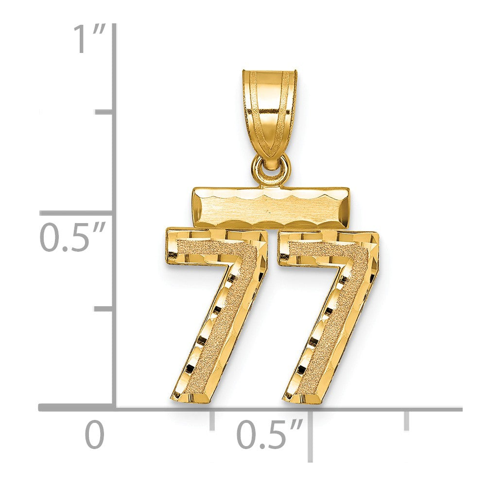 14K Gelbgold Kleiner Gebürsteter Diamantgeschliffener Zahlen-Charm „77“