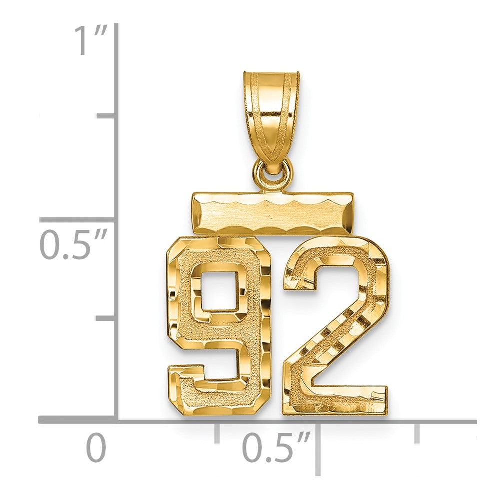 14K Gelbgold kleiner gebürsteter Charm mit Diamantschliff „Zahl 92“