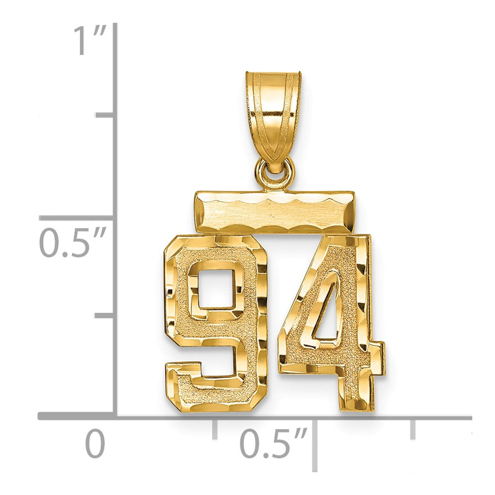 14K Gelbgold kleiner gebürsteter Charm mit Diamantschliff „Zahl 94“