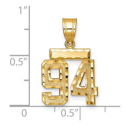14K Gelbgold kleiner gebürsteter Charm mit Diamantschliff „Zahl 94“