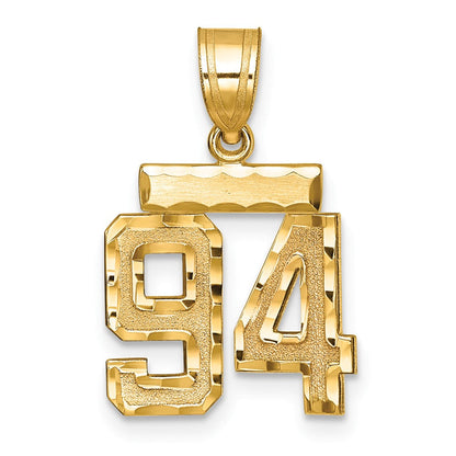14K Gelbgold kleiner gebürsteter Charm mit Diamantschliff „Zahl 94“