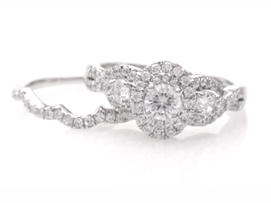 Verlobungsring-Set mit ovalen Dreistein-Diamanten, Twist-Halo, 1,15 ct. Gesamtgewicht, aus 14K Weißgold
