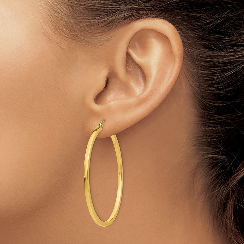 14K Gelbgold 2mm Quadratisch Röhre Creolen