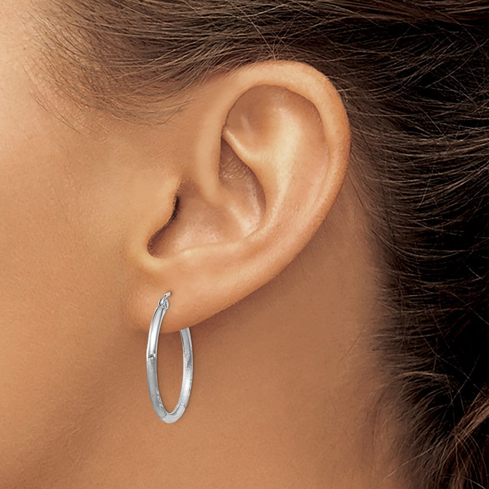 14K Weißgold Satiniert und Diamantiert 2mm Rund Creolen