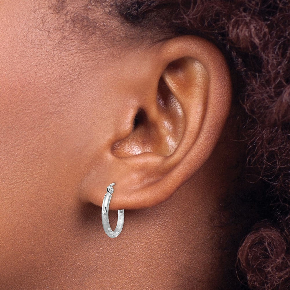 14K Weißgold Satiniert und Diamantiert 2mm Rund Creolen