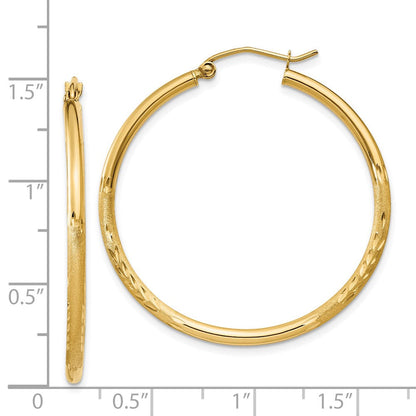 14K Gelbgold Satiniert und Diamantiert 2mm Rund Röhre Creolen
