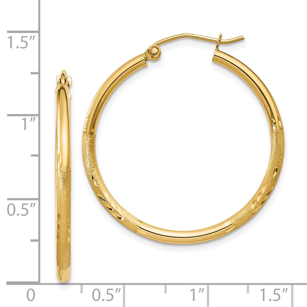 14K Gelbgold Satiniert und Diamantiert 2mm Rund Röhre Creolen